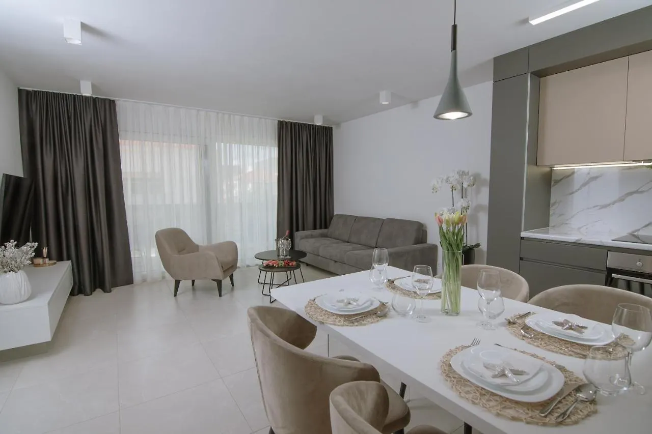 Apartments Adriatic Pearl 트로기르 0*,  크로아티아