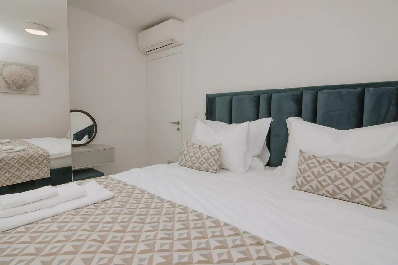 Apartments Adriatic Pearl 트로기르