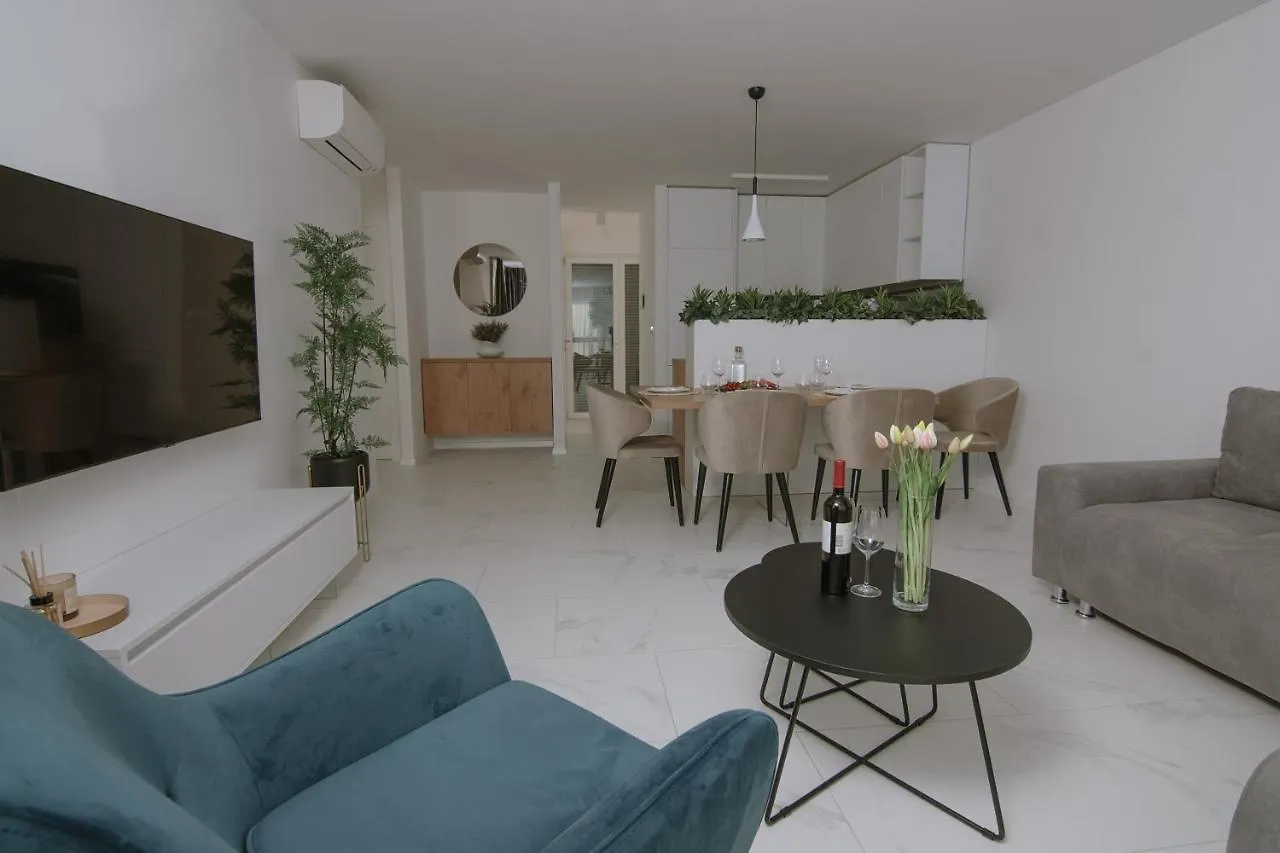Apartments Adriatic Pearl 트로기르