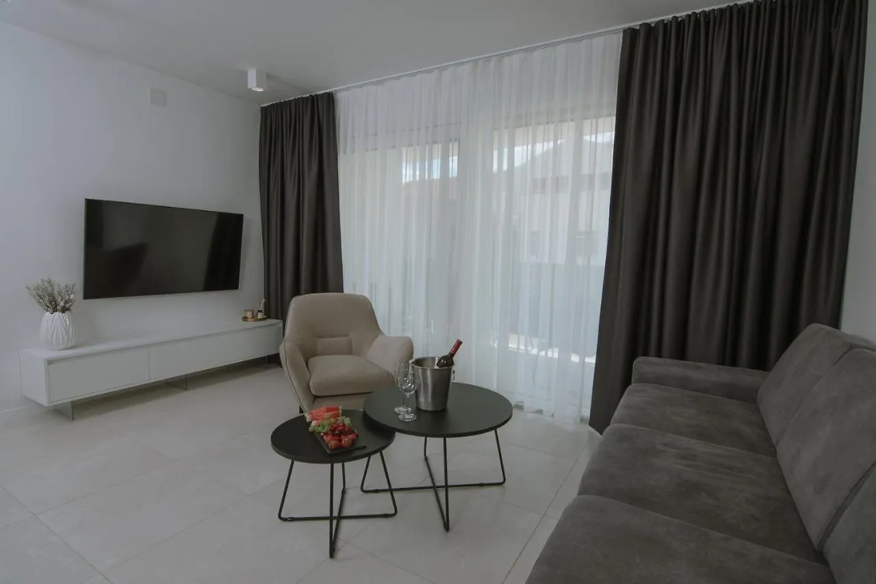 Apartments Adriatic Pearl 트로기르