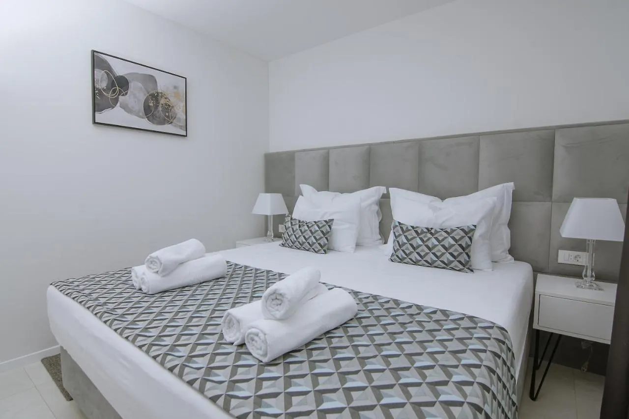 Apartments Adriatic Pearl 트로기르